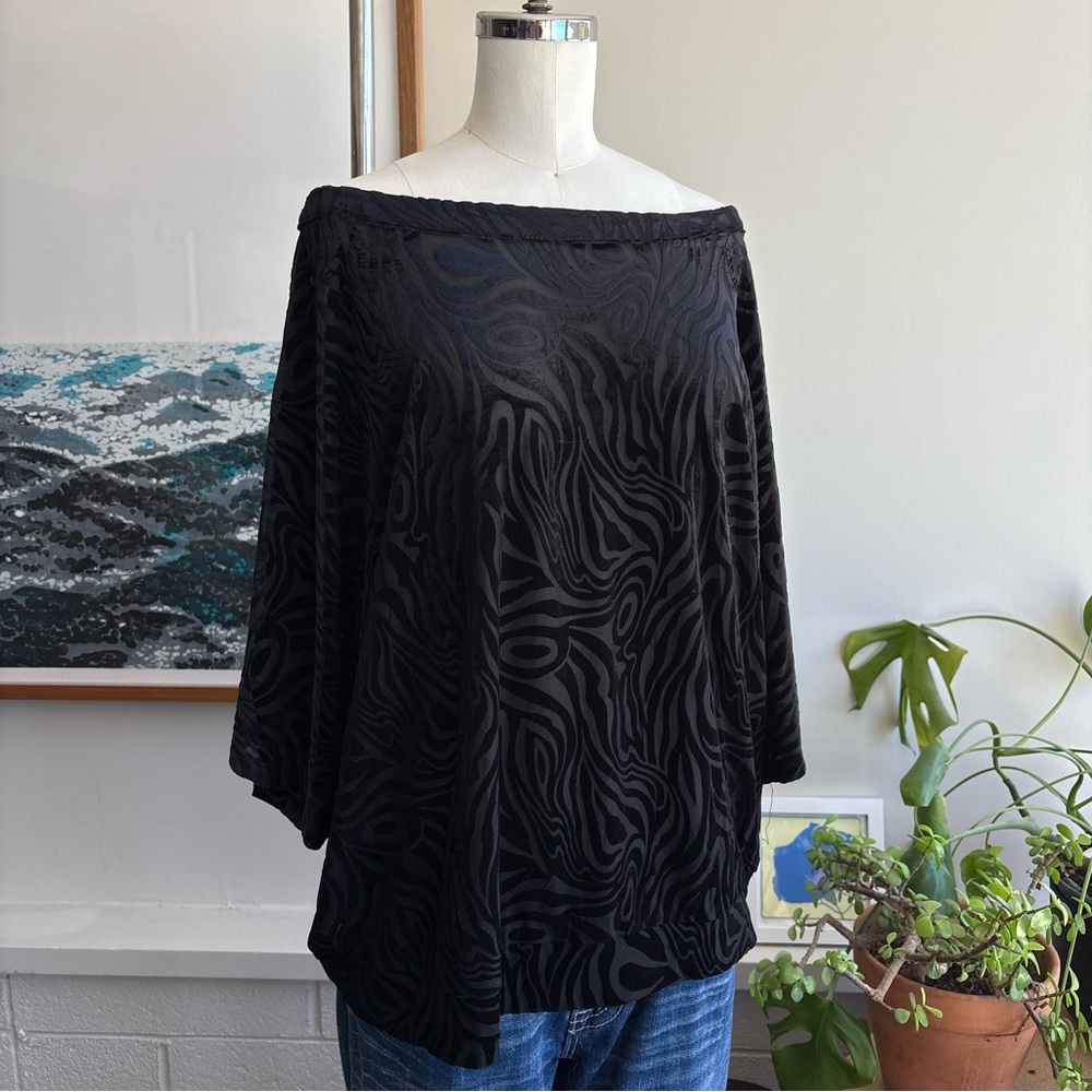 Black Zebra Print Off-Shoulder Top - Picture 4 of 7